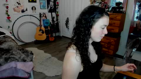 Snapshot of tiggerrosey chatting on 02.21.25   All my Links online show from 02.21.25