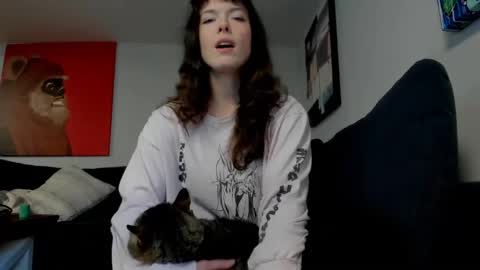 Snapshot of tiggerrosey chatting on 09.26.25   All my Links online show from 09.26.25