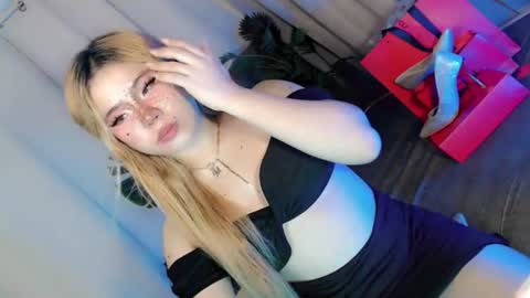 Snapshot of tight_elliana chatting on 07.20.26 tight_elliana online show from 07.20.26