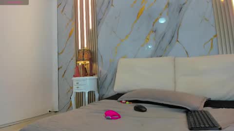 T I F F A N Y online show from 03.20.26