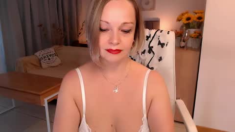 Snapshot of tilly_eliot chatting on 04.25.26 Tilly online show from 04.25.26