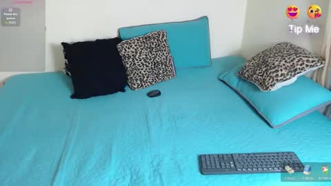 Snapshot of tim_and_sam chatting on 11.07.25 Timothy and Santy online show from 11.07.25