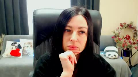 Snapshot of timeparadice chatting on 04.30.26 Luisa online show from 04.30.26
