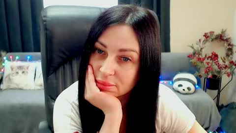 Snapshot of timeparadice chatting on 05.22.26 Luisa online show from 05.22.26