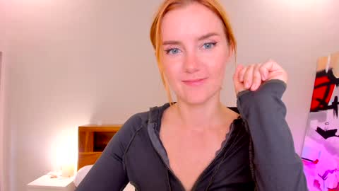 Snapshot of timissi chatting on 01.20.25 Timis but I prefer you whisper to my ear my girl online show from 01.20.25