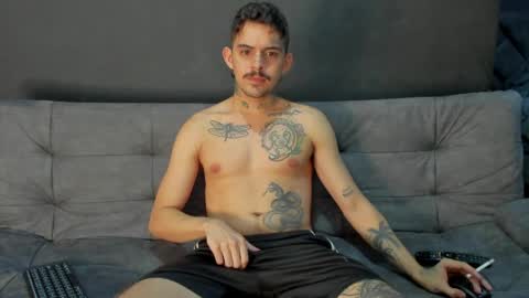 Snapshot of timothy_eliot chatting on 04.06.26 wanna play bareback uncut colombian couple new twink bbk online show from 04.06.26