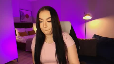 hi im curvy babyface girlie Tina online show from 02.06.26