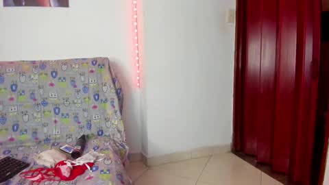 Snapshot of tinas_smith chatting on 11.01.25 tinas_smith online show from 11.01.25