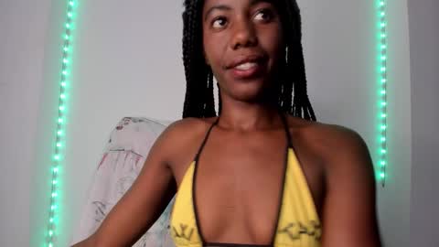 Snapshot of tinas_smith chatting on 11.27.25 tinas_smith online show from 11.27.25