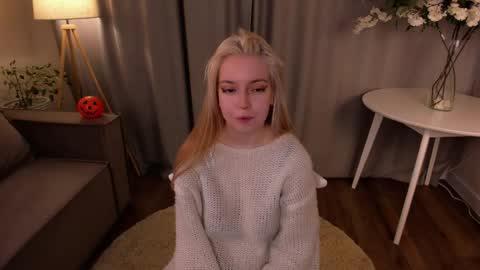 Snapshot of tinastevenson chatting on 10.29.25 Annie online show from 10.29.25