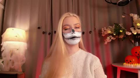 Snapshot of tinastevenson chatting on 10.30.25 Annie online show from 10.30.25