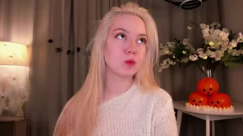 Snapshot of tinastevenson chatting on 10.31.25 Annie online show from 10.31.25