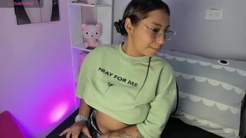 Snapshot of tinna_noa chatting on 03.04.26 tinna noa online show from 03.04.26