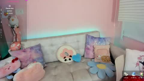 Snapshot of tiny_cora chatting on 12.05.25 tiny_cora online show from 12.05.25