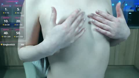 Snapshot of tiny_pixiee chatting on 01.01.25 Kira online show from 01.01.25