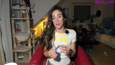 Snapshot of tiny_williams chatting on 10.08.25 Tiny online show from 10.08.25