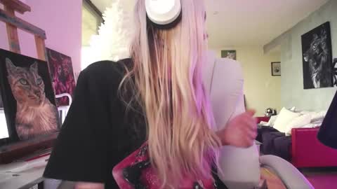 stage Kylie Sinner  brand CLITBAIT online show from 01.18.26