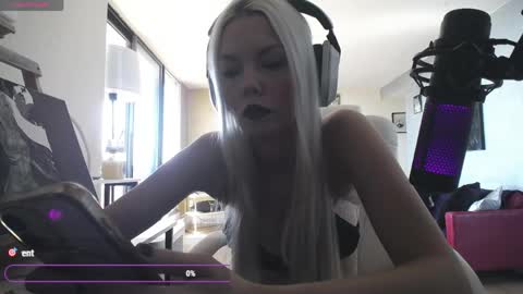 stage Kylie Sinner  brand CLITBAIT online show from 05.09.26