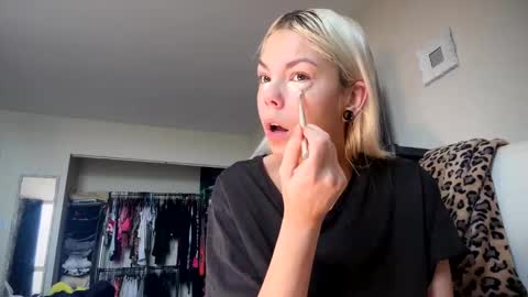 stage Kylie Sinner  brand CLITBAIT online show from 05.24.26