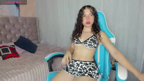 Snapshot of tinysophi chatting on 10.24.25 tinysophi online show from 10.24.25