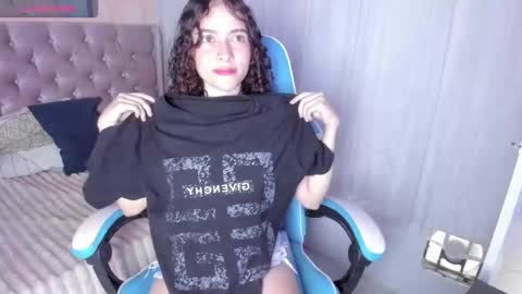 Snapshot of tinysophi chatting on 11.18.25 tinysophi online show from 11.18.25