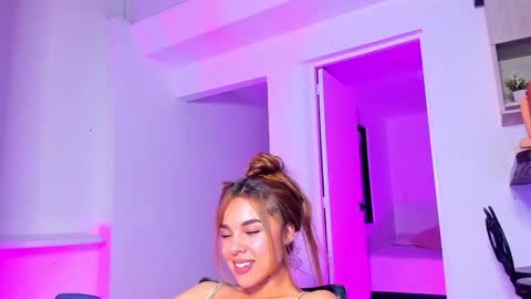 Snapshot of tinyw0nder chatting on 01.27.25 Instagram  tinyw0nder online show from 01.27.25