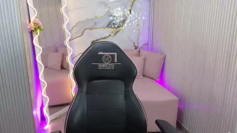 Tiphanyy  online show from 02.18.26