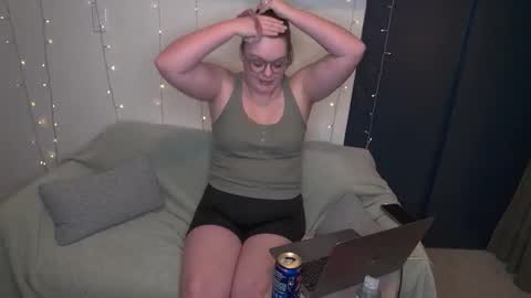 Snapshot of tippycrescent chatting on 12.22.24 Tippy online show from 12.22.24