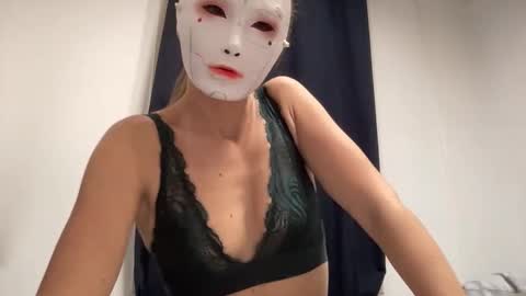 Snapshot of tipsytinkerbell chatting on 10.25.25 Tinks online show from 10.25.25