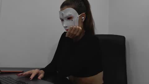 Snapshot of tipsytinkerbell chatting on 11.28.25 Tinks online show from 11.28.25