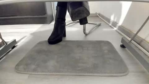 Snapshot of tired33 chatting on 12.20.24 Anna online show from 12.20.24