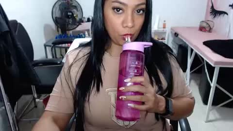 Snapshot of titsbiglovers chatting on 10.22.25 DIVA online show from 10.22.25