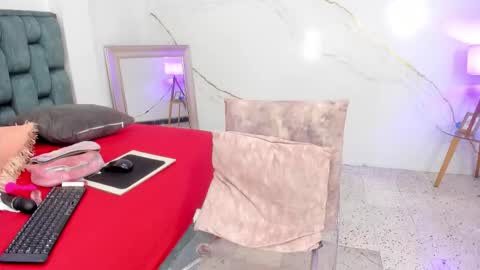 Snapshot of tivizaylove chatting on 11.15.25 Tivizay online show from 11.15.25