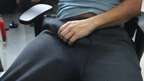 Snapshot of toarte chatting on 10.18.25 toarte online show from 10.18.25