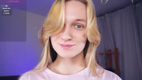 Snapshot of tobicovitt chatting on 11.03.25 Mary online show from 11.03.25