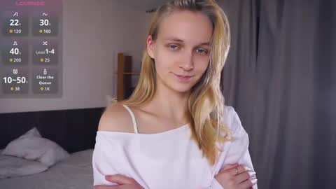 Snapshot of tobicovitt chatting on 11.10.25 Mary online show from 11.10.25