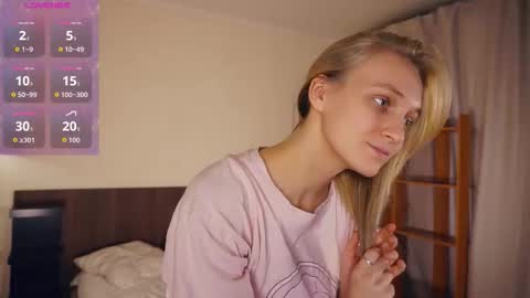 Snapshot of tobicovitt chatting on 11.12.25 Mary online show from 11.12.25