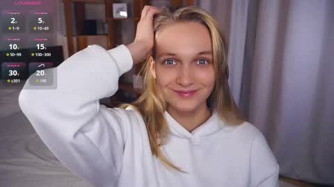 Snapshot of tobicovitt chatting on 12.14.25 Mary online show from 12.14.25