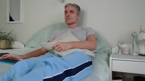 Daniel Bisexual uncut 20cm online show from 12.23.24