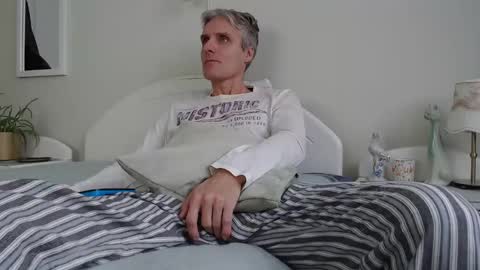 Daniel Bisexual uncut 20cm online show from 12.24.24