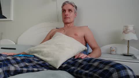 Daniel Bisexual uncut 20cm online show from 02.16.25