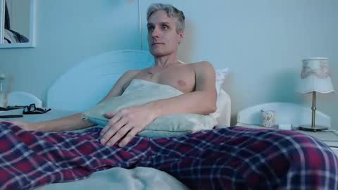 Daniel Bisexual uncut 20cm online show from 03.01.25