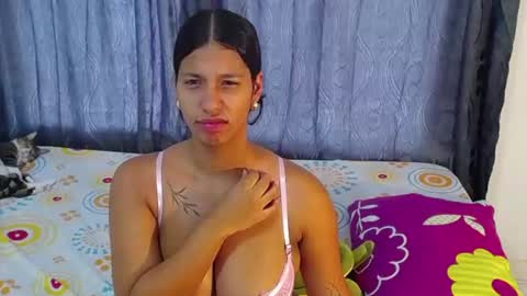 Snapshot of tokihoney chatting on 06.09.26 Adela y juan online show from 06.09.26