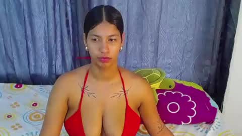 Snapshot of tokihoney chatting on 06.10.26 Adela y juan online show from 06.10.26