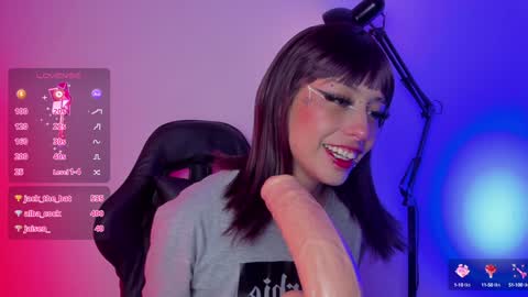 Snapshot of tokyo_blues chatting on 12.20.24 Halsey Sofii online show from 12.20.24