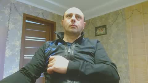 Snapshot of tolianuch chatting on 02.11.25 Huligan online show from 02.11.25