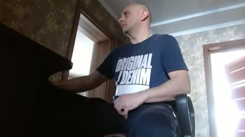 Snapshot of tolianuch chatting on 02.01.26 Huligan online show from 02.01.26