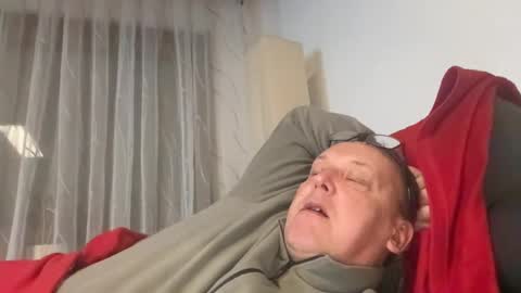 Snapshot of tom6644 chatting on 01.03.25 Tom online show from 01.03.25