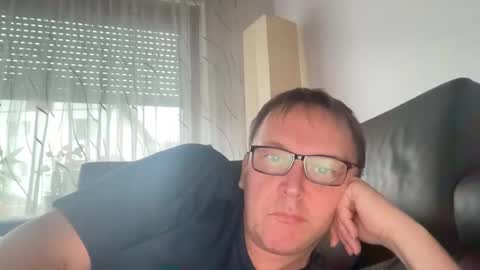 Snapshot of tom6644 chatting on 02.02.25 Tom online show from 02.02.25