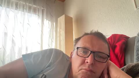 Snapshot of tom6644 chatting on 03.08.25 Tom online show from 03.08.25